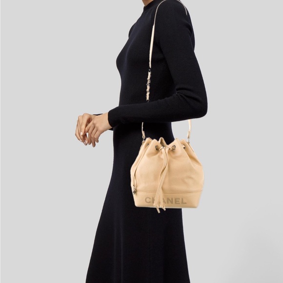 Authentic Chanel caviar drawstring bucket bag - Picture 5 of 8